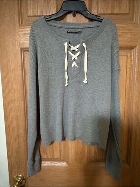 Abercrombie & Fitch Gray Lace-Up Waffle Knit Sweater Small EUC